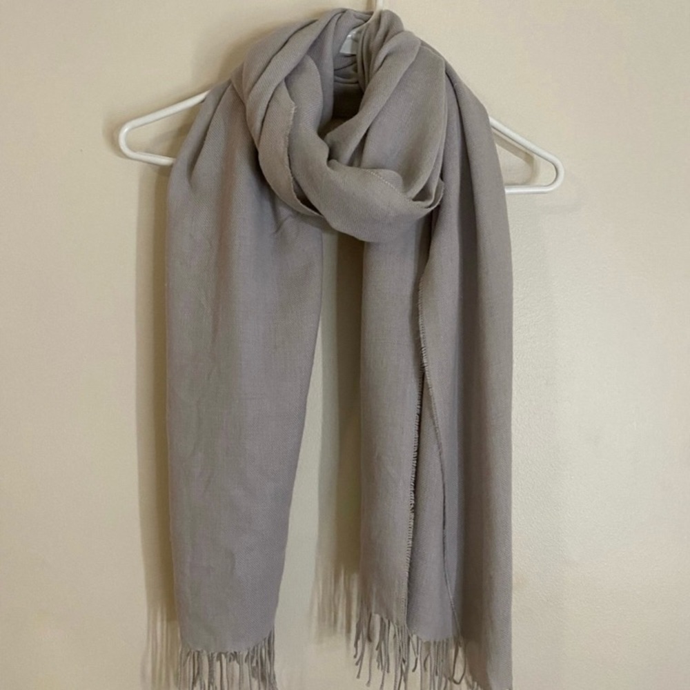 The Limited Made in Italy Elegant Light Gray winter scarf